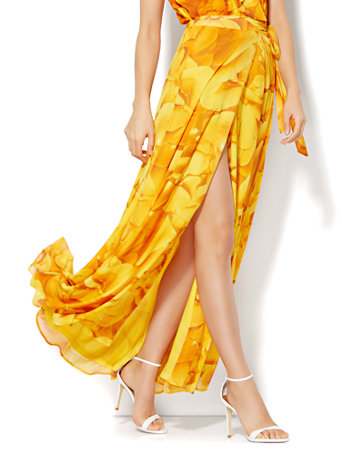 http://images.nyandcompany.com/is/image/NewYorkCompany/productdetaildefault/7th-Avenue-Design-Studio-Floral-Maxi-Skirt_03741700_238.jpg