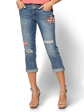 NY&C: Embroidered Curvy Cropped Boyfriend Jeans - Soho Jeans