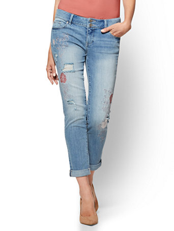 destroyed boyfriend jeans