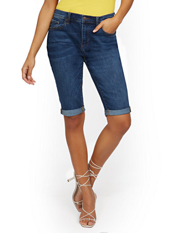 NY&Co Women's High-Waisted Curvy Boyfriend 13-Inch Short NY&Co Women's High-Waisted Curvy Boyfriend 13-Inch Short