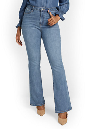 High-Waisted Bootcut Jeans - Light Wash 