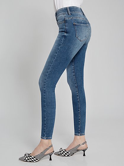 High-Waisted Curvy Ankle Jeans - Medium Blue Wash - New York & Company