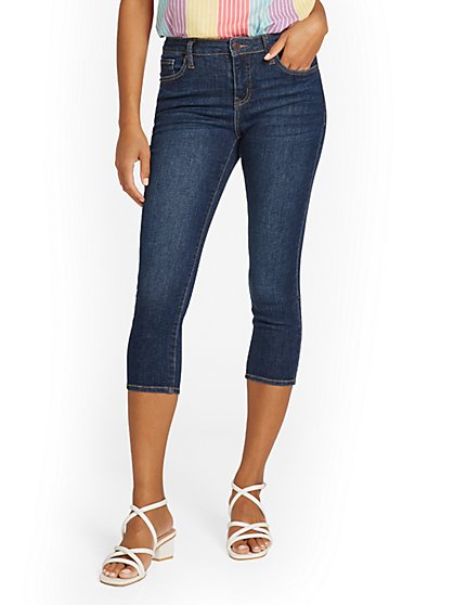 Perfect Fit Mid-Rise Capri Jeans - Dark Blue Wash - New York & Company
