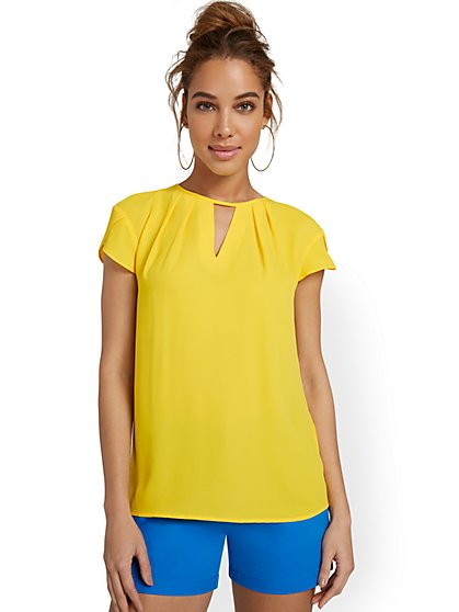 Pleated Keyhole Cut-Out Top - New York & Company